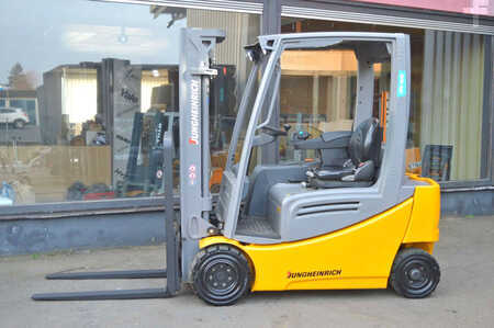 Jungheinrich EFG320