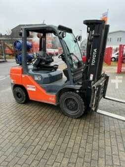 Toyota 02-8FGF 30