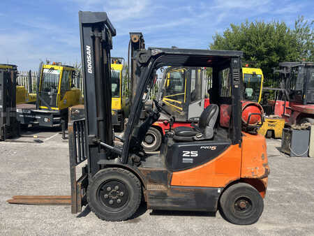 Doosan G25E-5