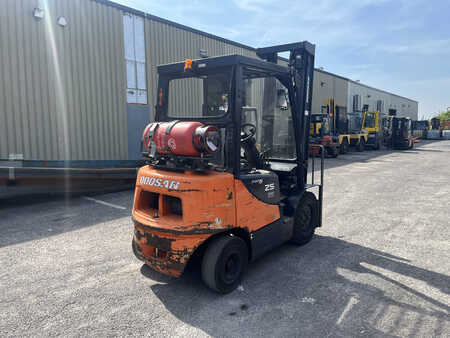 Doosan G25E-5