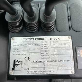 Toyota 02-8FDF30 *Very good condition*
