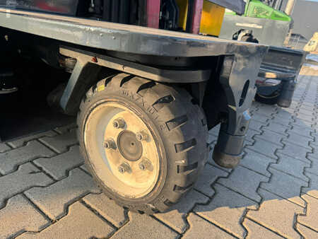 Combilift C2500 EST/ELECTRIC /Only 1449 hours/ battery reconditioned,efficiency of 81%.