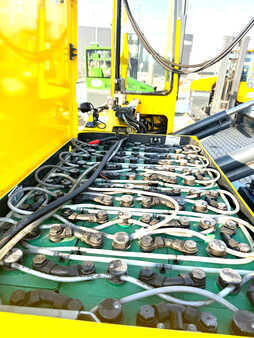 Combilift C2500 EST/ELECTRIC /Only 1449 hours/ battery reconditioned,efficiency of 81%.