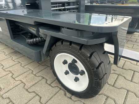 Combilift C3000 / Only  4799 hours