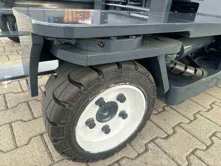 Combilift C3000 / Only  4799 hours