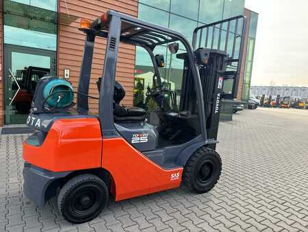 Toyota  02-8FGF25 // LPG // 2018 year // Triplex 4300 mm //