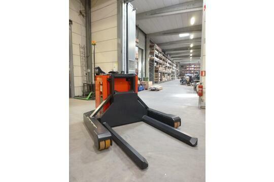 LOW LIFT TRUCK FOR CABLE REEL TRANSPORT 